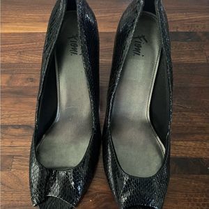 Fioni Open Toe Black Snake Print Heels Women’s Size 9 Dress Pumps